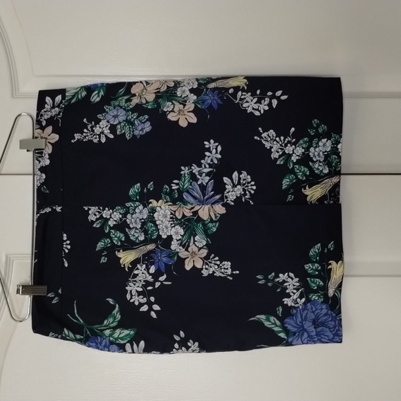 Ann Taylor mini skirt navy size 12P, zip back, stretch blue and green fl… - Picture 4 of 10